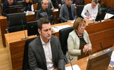 "Faksimilom sam pečatirala dokumente na osnovu Zeljkovićevog usmenog odobrenja"