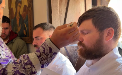 Američki vojnici Kfora kršteni u manastiru Draganac (VIDEO)