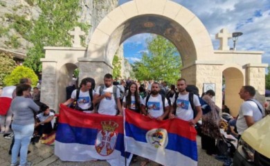Humani gest sugrađana, pješke stigli na Ostrog kako bi pomogli Sergeju Stuparu
