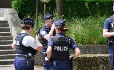 Djevojčica ubijena dok se igrala na ljuljački, upucani i roditelji