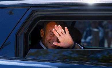 Kakvu igru igra Makron?