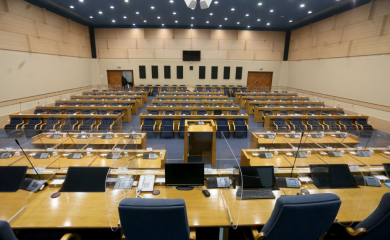 Zašto "papci" iz parlamenta RS nisu isti kao "papci" iz Teslića?