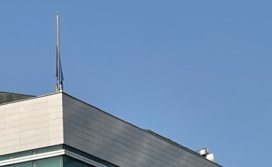 Ko je 11. jula spustio zastave BiH na pola koplja bez saglasnosti Savjeta ministara?