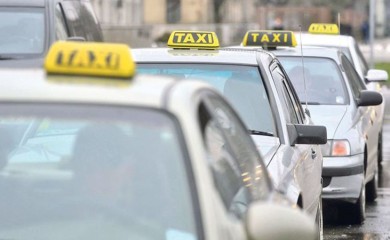 Protestna vožnja taksista u Doboju