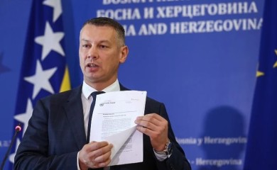 Nešić: Šmit je diplomata Njemačke, duge cijevi nelegalno korištene u BiH