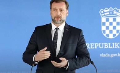 SAM SEBI DODIJELIO STAN Bivši ministar odbrane, koji je izazvao stravičnu nesreću, ima karijeru punu afera