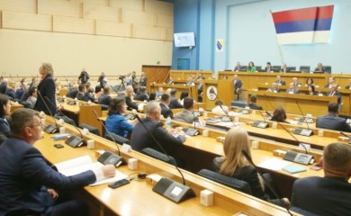 Poslanici o imunitetu, budžetu i oružju: Danas sjednica Narodne skupštine Srpske