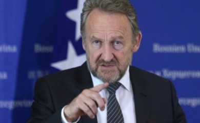 Izetbegović ocijenio da međunarodna zajednica hoće da ga “skloni”: Ne smiju udariti gdje je tvrdo