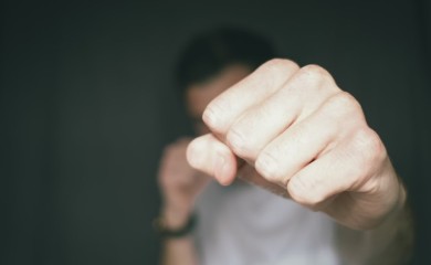 Prevezena u bolnicu: Muž nasilnik šakama pretukao svoju ženu