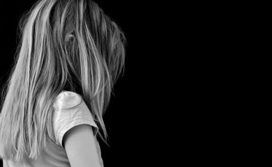 Pronašla napunjen pištolj u kući: Trogodišnja djevojčica slučajno upucala sestru