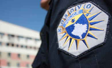 Slobode lišeno pet osoba: Policija zaplijenila 20 “kalašnjikova”