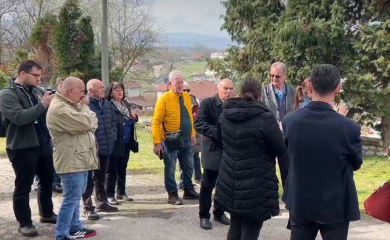 Drama u Tuzli: Mještani optužuju župnika za kriminal, on tvrdi da su ga zarobili u crkvi