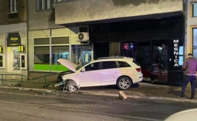 Audijem uletio u mesnicu VIDEO