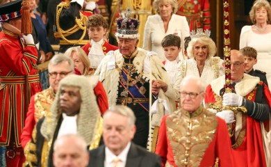 Britanska kraljica Kamila nosila istorijsku državnu dijademu