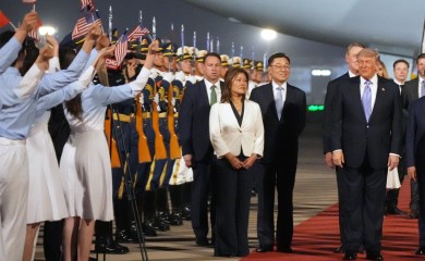 Tramp stigao u Peking na sastanak sa Sijem