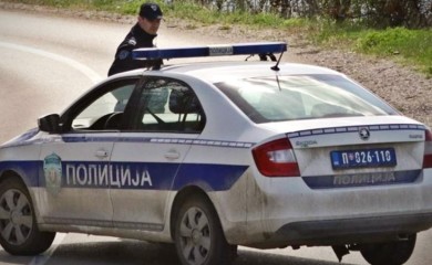 TRAGEDIJA U SRBIJI: Dječak (3) se ugušio, pritisnuo tipku za dizanje prozora u autu dok je virio van
