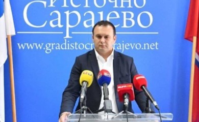 Ćosić: Table bile na istim lokacijama 20 godina, Sarajevu je sporan natpis