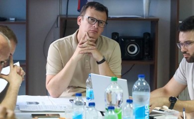 Božović kao ekonomista u pokušaju: Mnogo brojki, malo konkretnih rješenja (VIDEO)