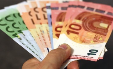 Pariz poručuje “Totalu” da podigne plate radnicima