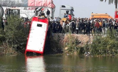 Autobus pao u kanal na sjeveru Egipta