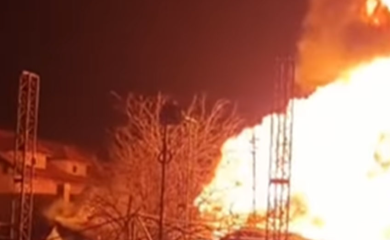 Veliki požar i eksplozija u magacinu sa lako zapaljivim eksplozivnim materijalima