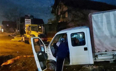 Nakon auta, u rupu na gradilištu upao i kamion