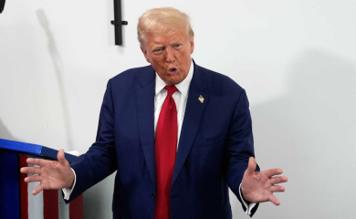 Tramp šokira: Planira ukidanje dječjih vakcina?