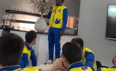 Fudbaler iz Gane oduševio saigrače: Zapjevao pjesmu Šabana Šaulića (VIDEO)
