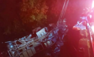 Sudar turističkog autobusa i kombija: Najmanje 20 ljudi poginulo