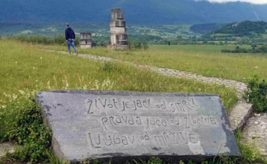 Dodik o skrnavljenju u Garavicama: Još jedan pokušaj da u FBiH unište spomenike o srpskom stratištima