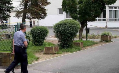 Objavljen snimak hapšenja učenika osumnjičenog za pucnjavu u Lukavcu (VIDEO)