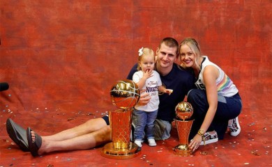 Ko je žena košarkaškog genija iz Sombora? Natalija ima master diplomu iz ove nauke, a evo koliko je visoka gospođa Jokić