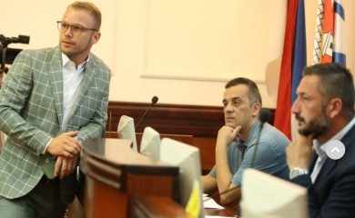 "Oni, kao, hoće da daju besplatne placeve mladima, a mi im, kao, ne damo" Gradska vlast u pat poziciji, Banjalučani na belaju