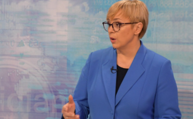 Nataša Pirc Musar vozi motor i sakuplja figurice sova