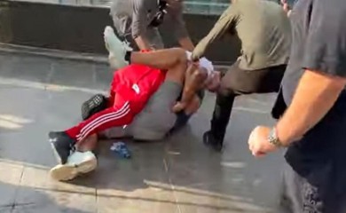 Profesionalni bokseri se potukli nasred ulice