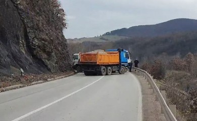 Postavljena treća barikada u opštini Zubin Potok