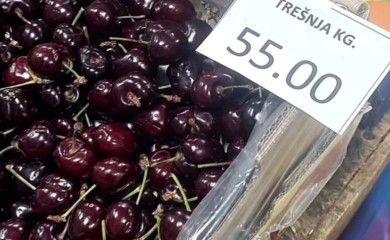 Banjalučani “iznevjerovali”: Trešnje u decembru, cijena sitnica – kilogram 55 KM