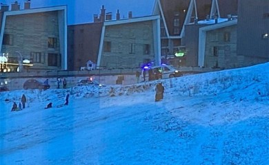 Nezgoda na Bjelašnici: Jedna osoba povrijeđena nakon udara sanki