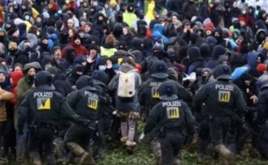 Ekološki protest u Njemačkoj: Povrijeđeno više od 70 policajaca