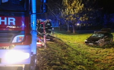 Vozač iz BiH pijan bježao policiji, sletio u dvorište kuće