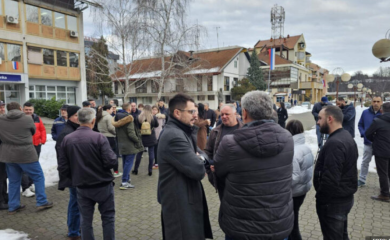 "Lopovi, svaku riječ lažete": Mještani Ugljevika protestuju zbog klizišta, strahuju za živote i kuće