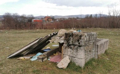 Iz udruženja ogorčeni: Od spomenika srpskim žrtvama napravili štenaru