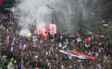 Veliki protest u Beogradu: Glavni skupovi ispred Skupštine i na Slaviji, desetine hiljada na ulicama (VIDEO)