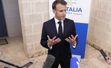 Makron: Francuska se suočava sa "veoma ozbiljnim" istorijskim trenutkom