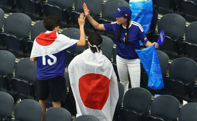 Japanski navijači nakon završetka utakmice na Mundijalu skupljali smeće i čistili stadion, snimci osvojili mreže