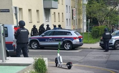 Muškarac iz BiH prijetio ženi nožem, specijalci upali u stan i uhapsili ga