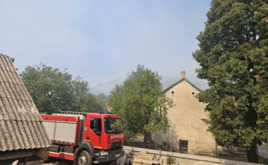 Požar kod Nevesinja aktivan, ali pod kontrolom, požar kod Novog Goražda prijeti kućama