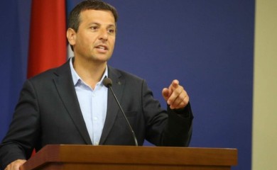 „Sad mu vjeruju, a nisu kada ga je Dodik zvao na rakiju“ Vukanović tvrdi da Šmit vodi podmuklu kampanju u korist lidera
