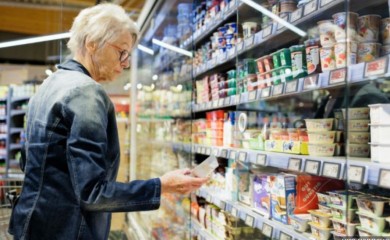 Dok cijene goriva padaju, trgovci ćute: Zašto se ne snižavaju cijene hrane i usluga?