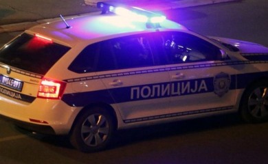 Dvadesetšestogodišnji mladić naručio taksi, pa maltretirao taksistkinju